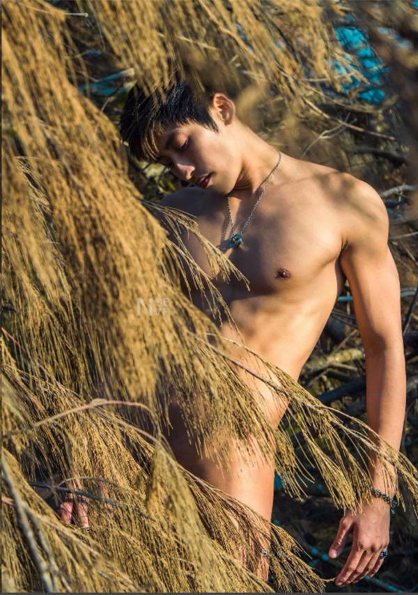 Whoseman-4-明星教練男丁格爾-芬達-全裸非全見寫真書